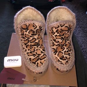 Rare!! Leopard animal print Mou boots